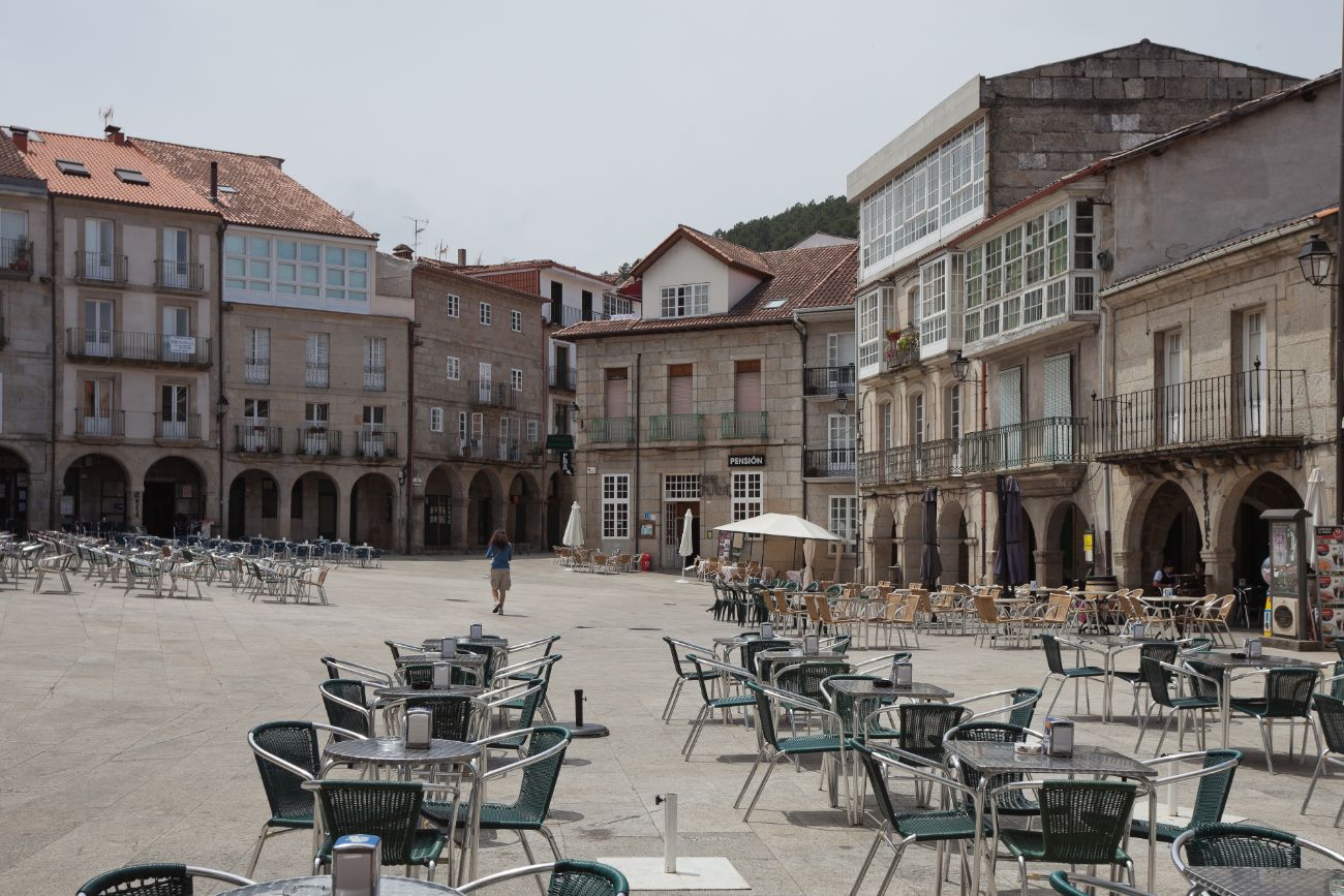 Praza Maior de Ribadavia con sus soportales